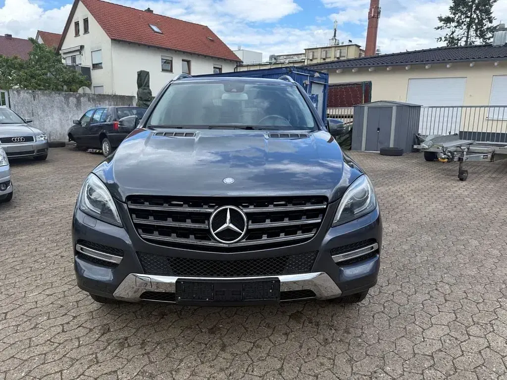Gebraucht Mercedes ML350 258 PS (189 kW) 2013 Tenoritgrau SUV