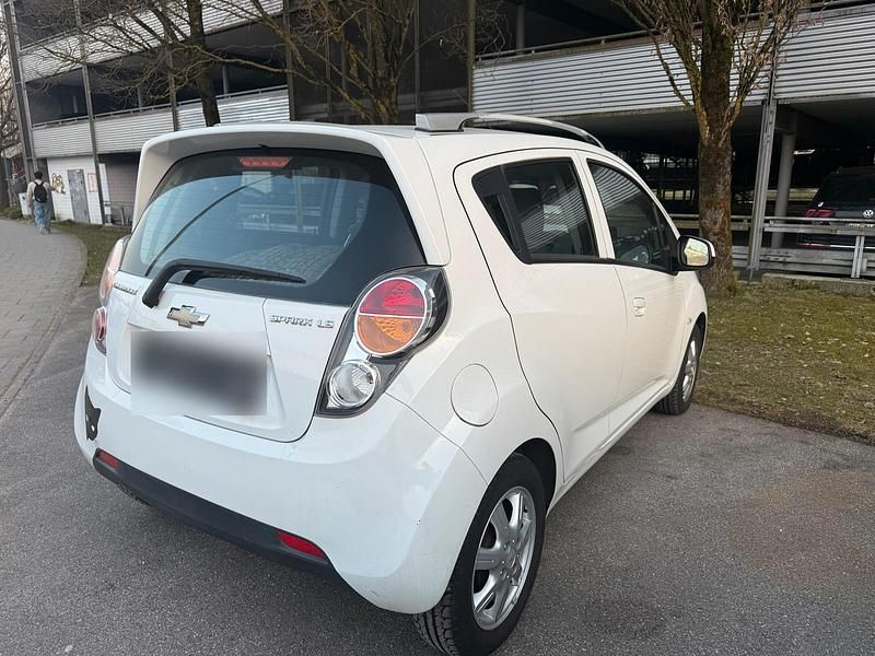 Gebraucht Chevrolet Spark 82 PS (60 kW) 2012 Weiß Kleinwagen