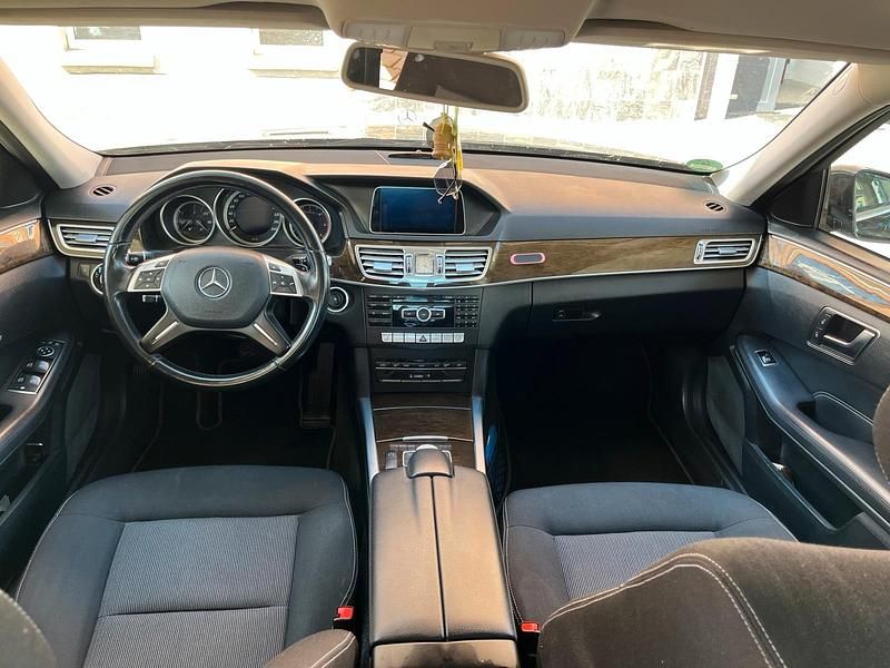 Gebraucht Mercedes E300 231 PS (169 kW) 2015 Schwarz Limousine