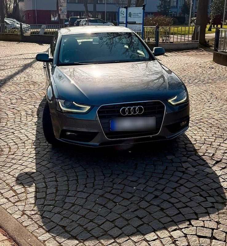 Gebraucht Audi A4 140 PS (102 kW) 2012 Grau Limousine