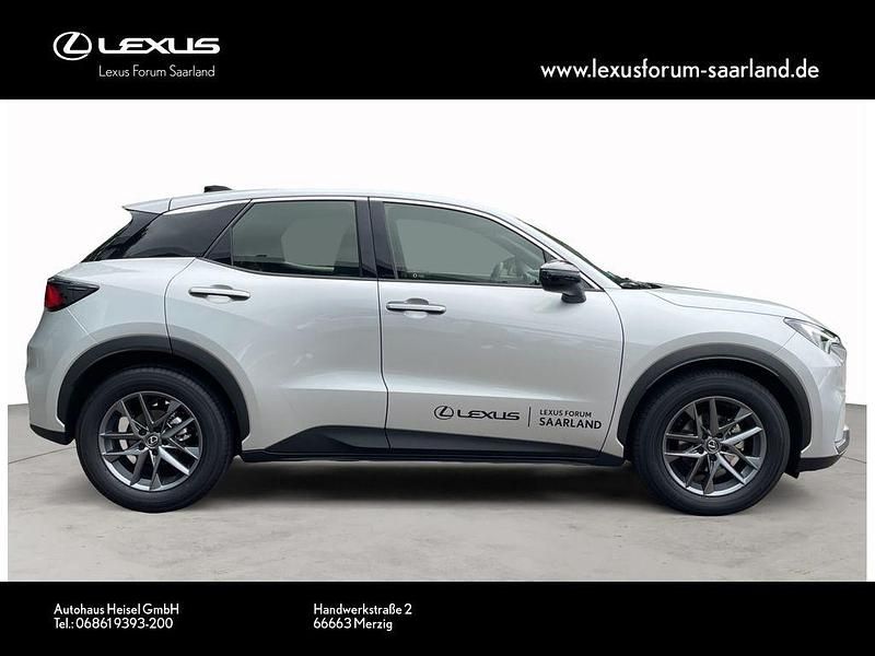 Gebraucht Lexus LBX 136 PS (100 kW) 2025 Silber SUV