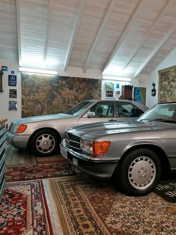 Grau Gebraucht 2022 Mercedes 300 | 72.500 € - Bild 1/1