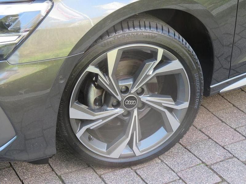 Second-hand Audi A3 S-Line 150 CP (110 kW) 2024 Gri Berlinǎ
