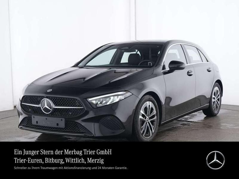 Nachtschwarz Gebraucht 2024 Mercedes A180 Progressive Limousine | 28.960 € (Fairer Preis) - Bild 1/4
