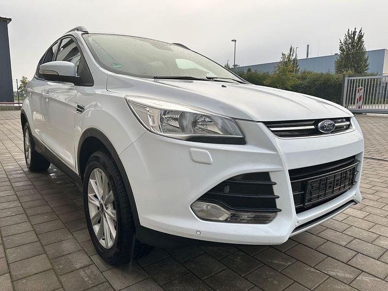 Gebraucht Ford Kuga Titanium 179 PS (131 kW) 2016 Weiß SUV