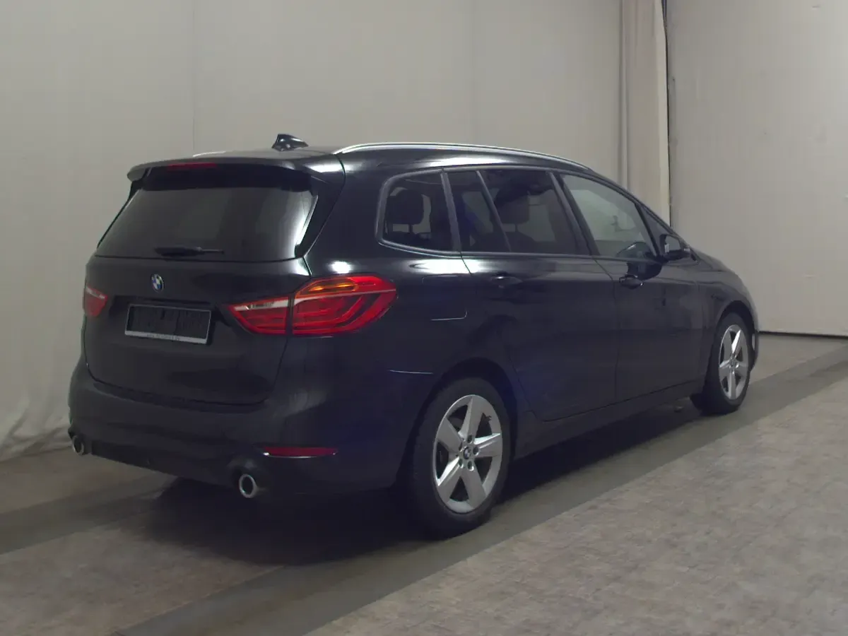 Gebraucht BMW 218 Gran Tourer Advantage 150 PS (110 kW) 2021 Schwarz Van / Kleinbus