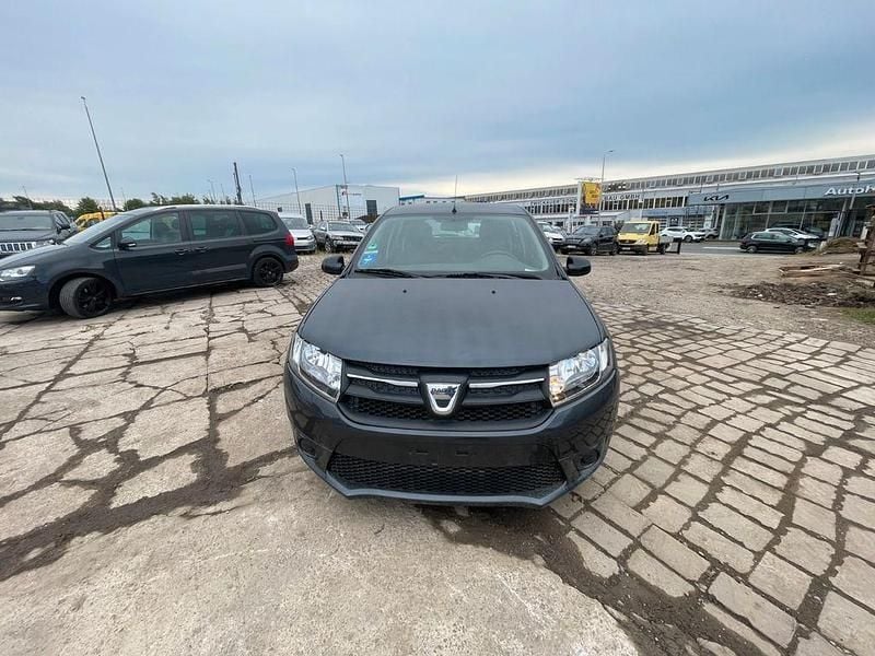 Grau Gebraucht 2016 Dacia Sandero Kleinwagen | 3.300 € - Bild 1/4