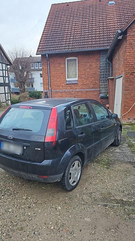 Schwarz Gebraucht 2004 Ford Fiesta Kleinwagen | 600 € - Bild 1/4