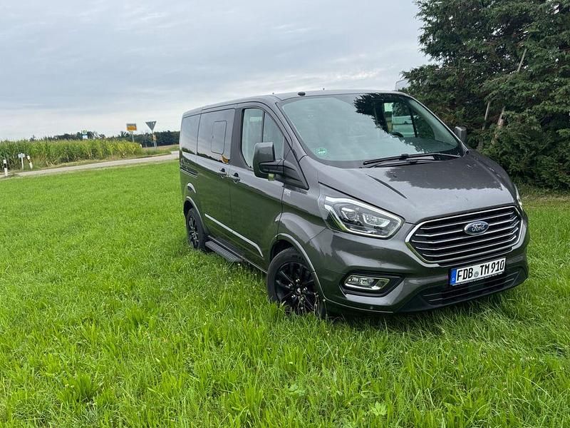 Schwarz Gebraucht 2019 Ford Tourneo Custom Van / Kleinbus | 32.999 € (Fairer Preis) - Bild 1/4