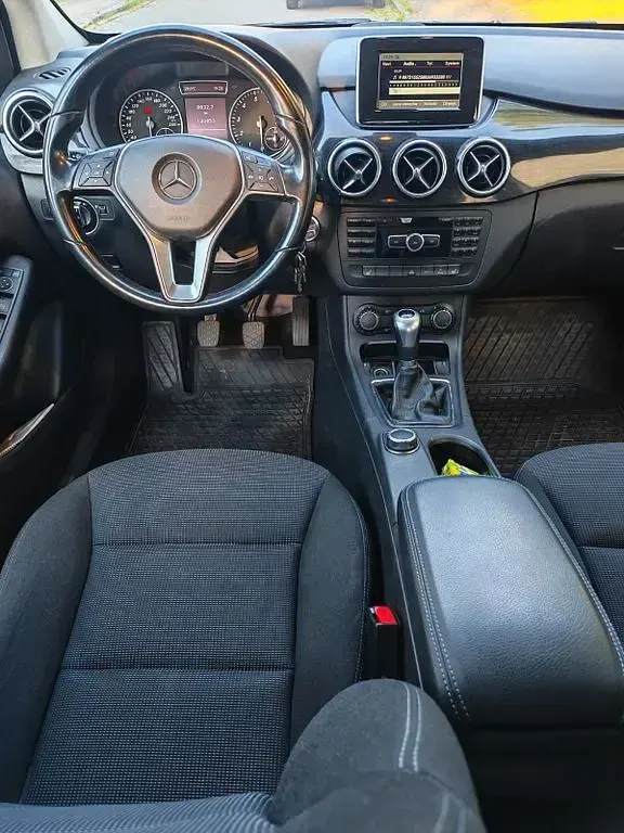 Gebraucht Mercedes B180 122 PS (89 kW) 2014 Silber Kleinwagen