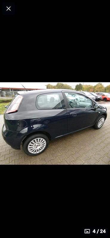 Blau Gebraucht 2010 Fiat Punto Evo Kleinwagen | 1.950 € (Guter Preis) - Bild 1/4