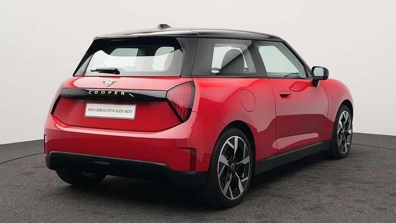 Gebraucht Mini Cooper 135 kW (184 PS) 2025 Chili red ii Kleinwagen