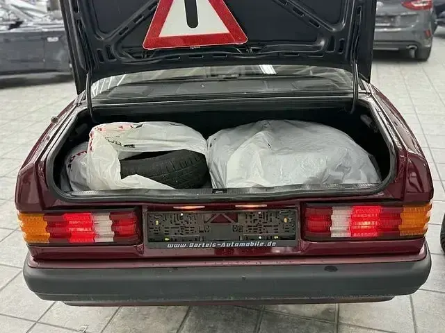 Gebraucht Mercedes 190 109 PS (80 kW) 1991 Rot Limousine