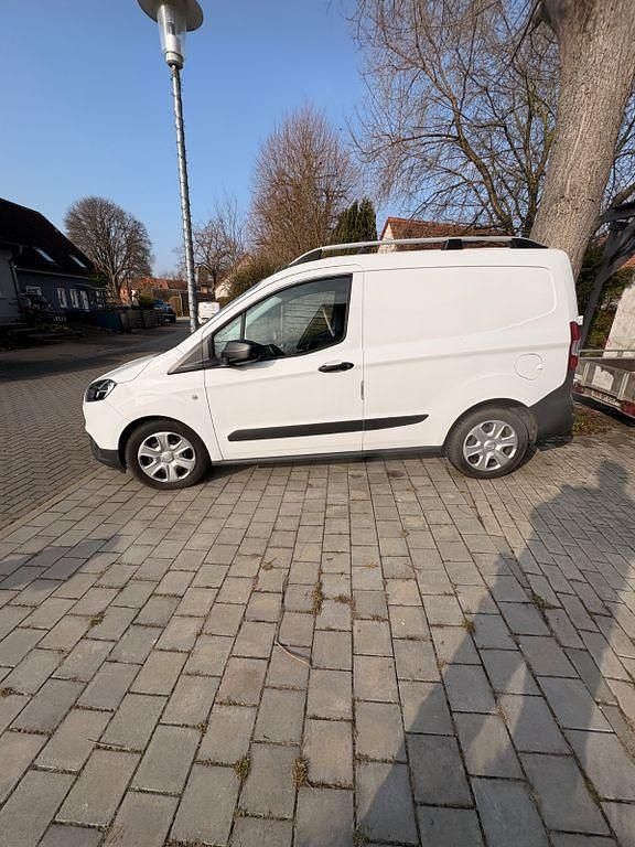 Gebraucht Ford Courier 101 PS (74 kW) 2022 Weiß Van / Kleinbus