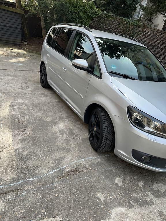 Gebraucht VW Touran Highline 140 PS (102 kW) 2014 Silber Van / Kleinbus