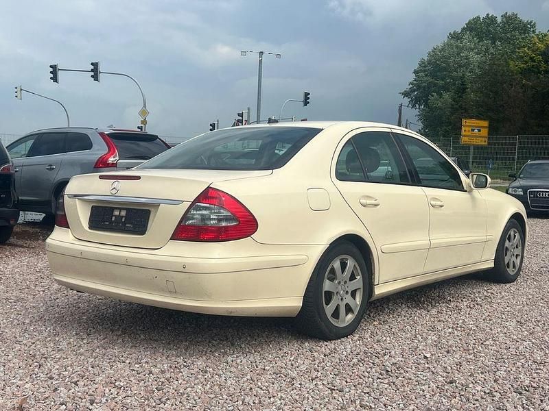 Gebraucht Mercedes E200 136 PS (100 kW) 2006 Beige Limousine