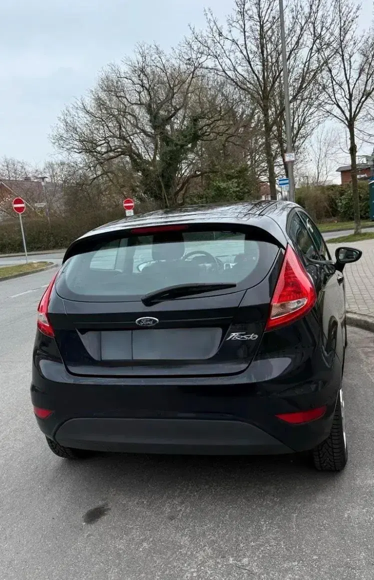 Gebraucht Ford Fiesta Trend 60 PS (44 kW) 2011 Schwarz Kleinwagen
