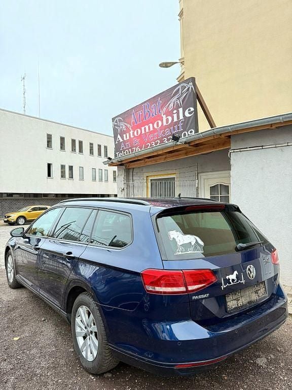 Blau Gebraucht 2019 VW Passat Trendline Kombi | 13.900 € (Guter Preis) - Bild 1/4