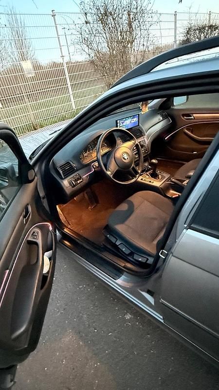 Gebraucht BMW 318 143 PS (105 kW) 2004 Silber Kombi