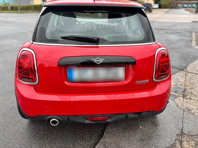 Gebraucht Mini Cooper 136 PS (100 kW) 2019 Rot Kleinwagen