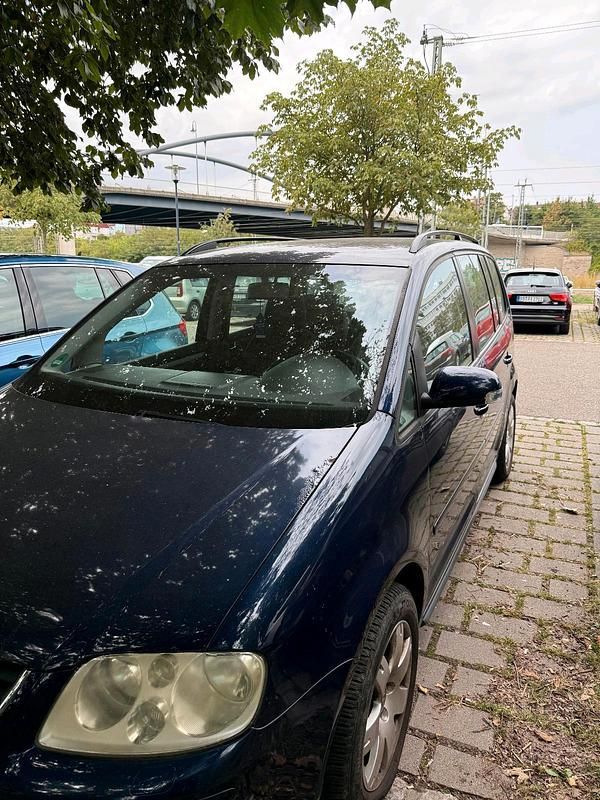Blau Gebraucht 2004 VW Touran Van / Kleinbus | 2.500 € (Etwas zu teuer) - Bild 1/4