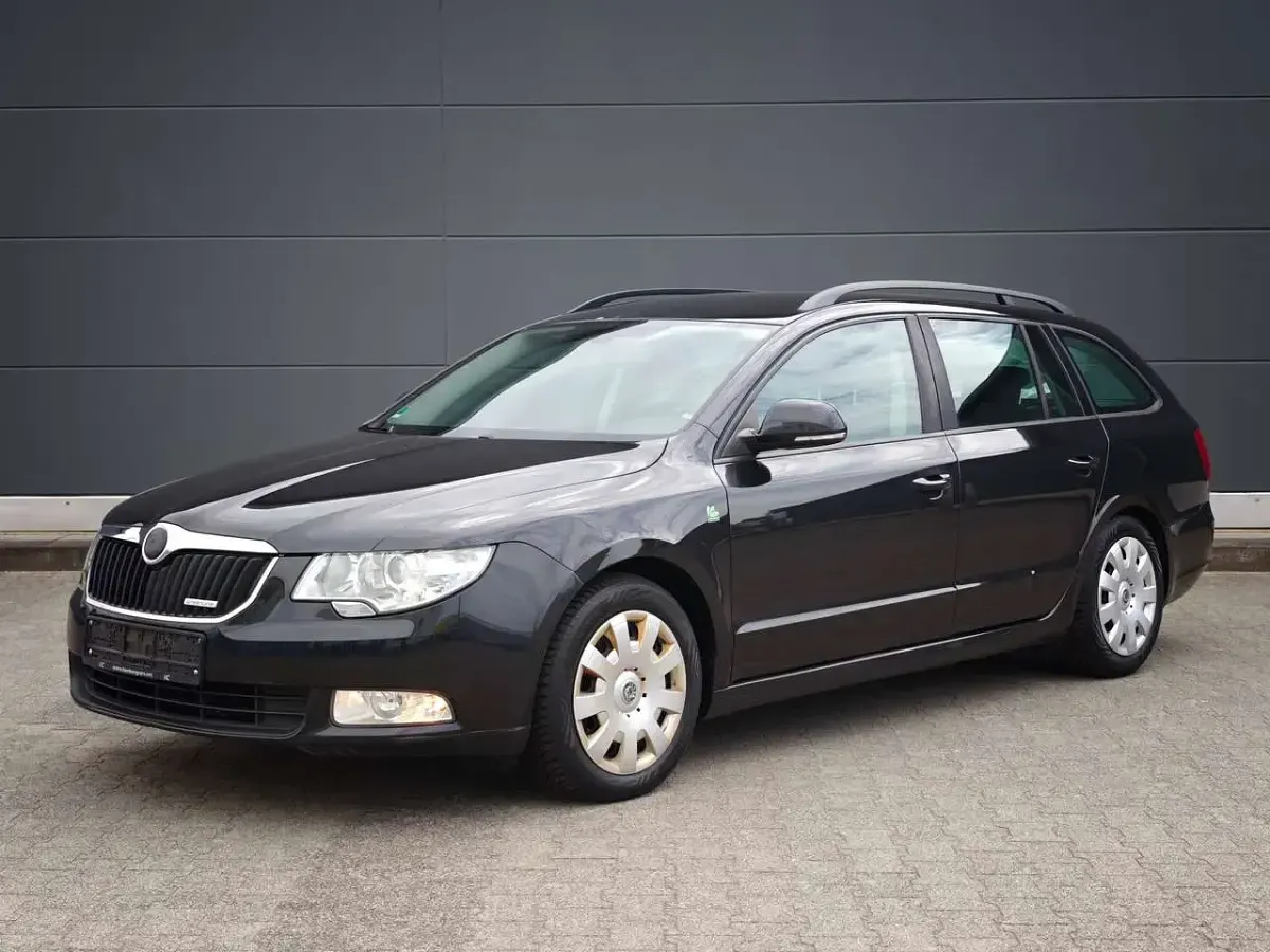 Gebraucht Skoda Superb GreenLine 200 PS (147 kW) 2012 Schwarzmagic perleffekt Kombi