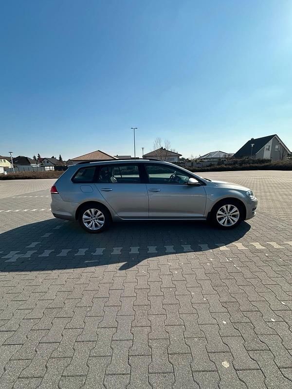 Gebraucht VW Golf VII Trendline 110 PS (80 kW) 2016 Andere farben Kombi