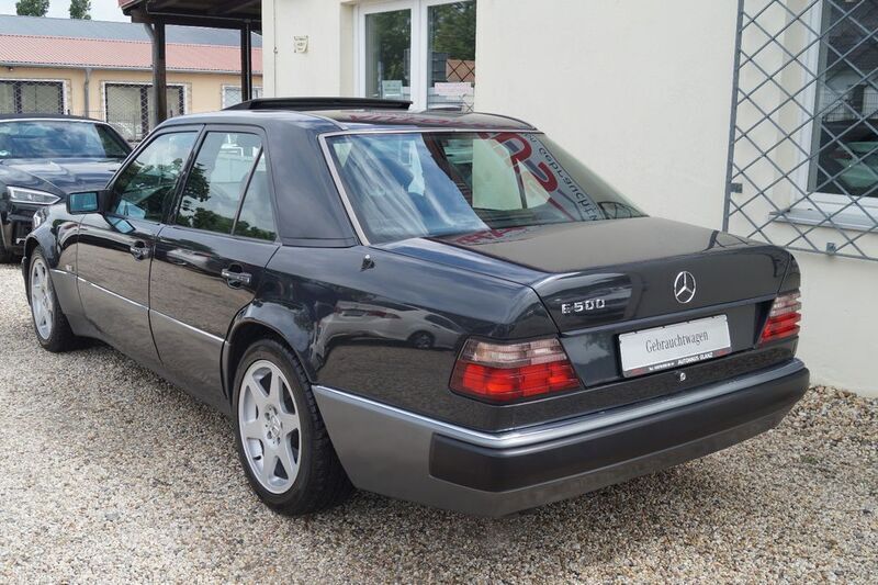 Gebraucht Mercedes E500 326 PS (239 kW) 1993 Schwarz Limousine