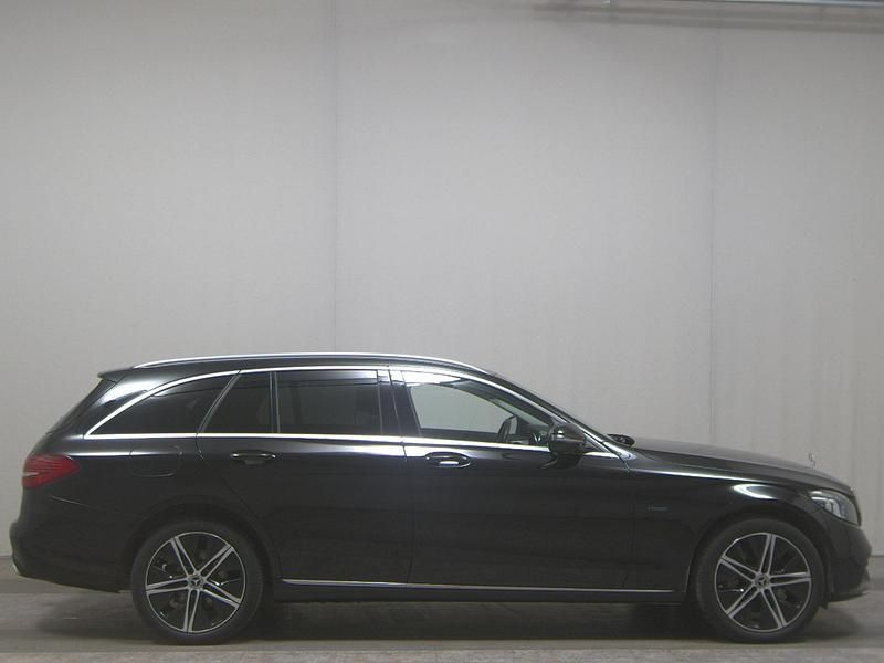 Gebraucht Mercedes C300e 306 PS (225 kW) 2021 Schwarz Kombi