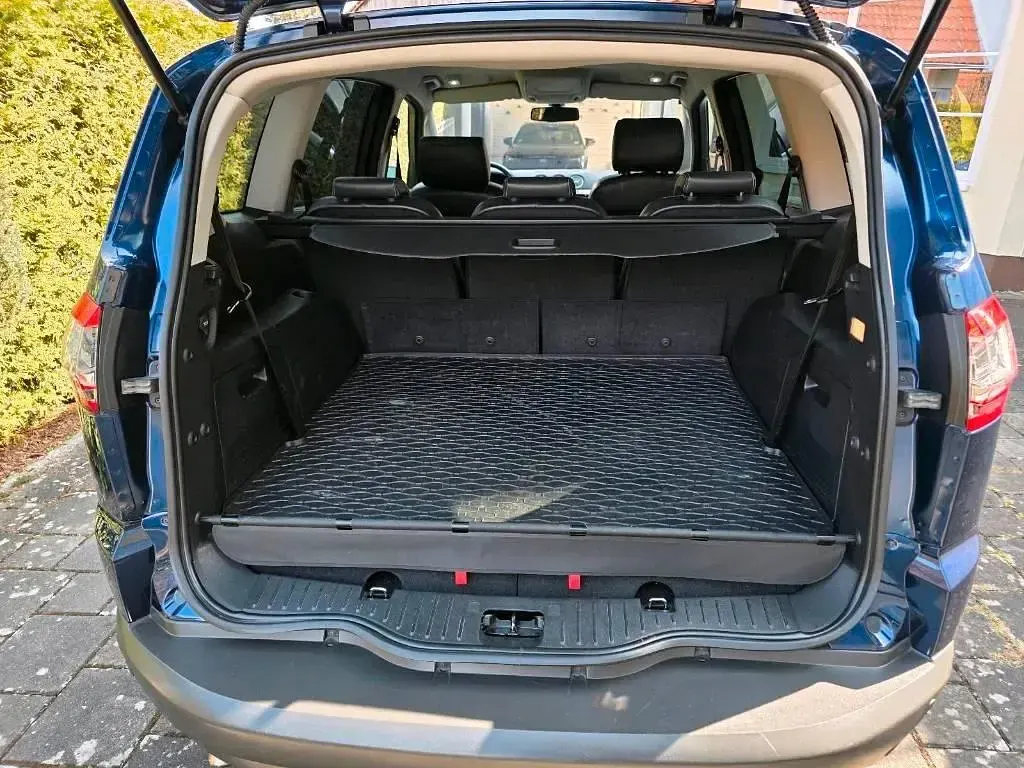 Second-hand Ford S-MAX S 140 CP (102 kW) 2010 Albastru Monovolum