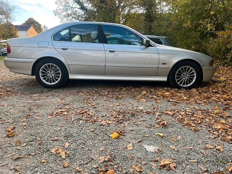 Silber Gebraucht 2002 BMW 520 Limousine | 2.650 € (Guter Preis) - Bild 1/4
