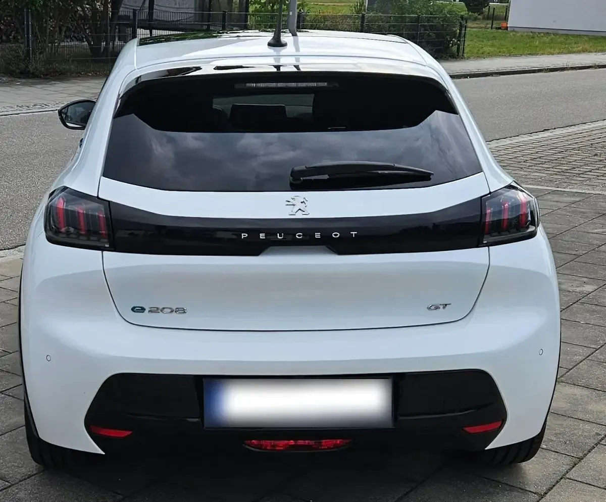 Gebraucht Peugeot e-208 GTi 100 kW (136 PS) 2023 Weiß Kleinwagen