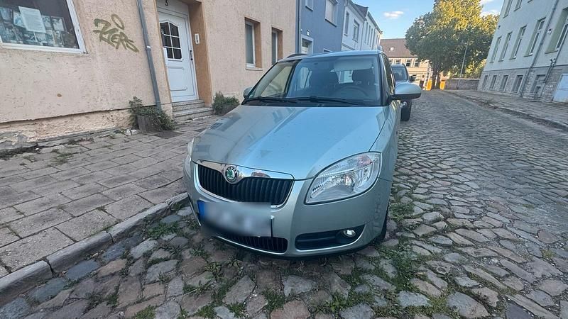 Grün Gebraucht 2010 Skoda Fabia Kombi | 2.000 € (Etwas zu teuer) - Bild 1/4