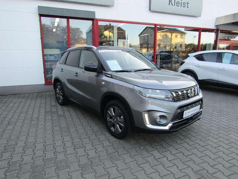 Galactic gray/cosmic black Gebraucht 2024 Suzuki Vitara Comfort SUV | 22.990 € (Fairer Preis) - Bild 1/4