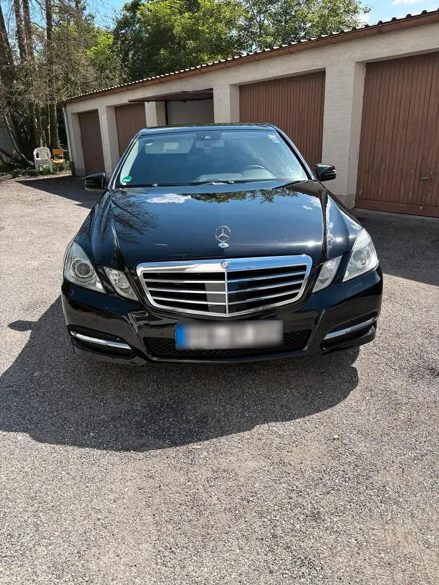Gebraucht Mercedes E350 AMG line 265 PS (194 kW) 2011 Schwarz Limousine