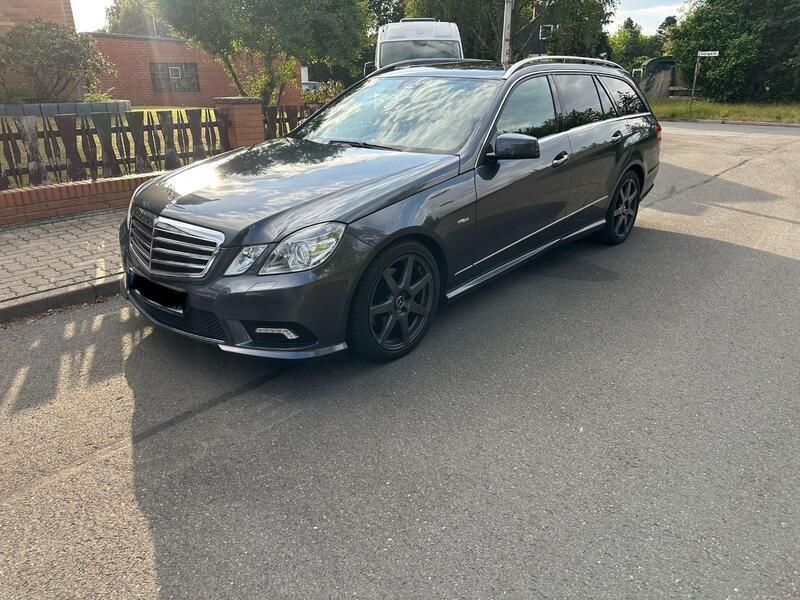 Grau Gebraucht 2010 Mercedes E200 Avantgarde Kombi | 10.490 € (Etwas zu teuer) - Bild 1/4