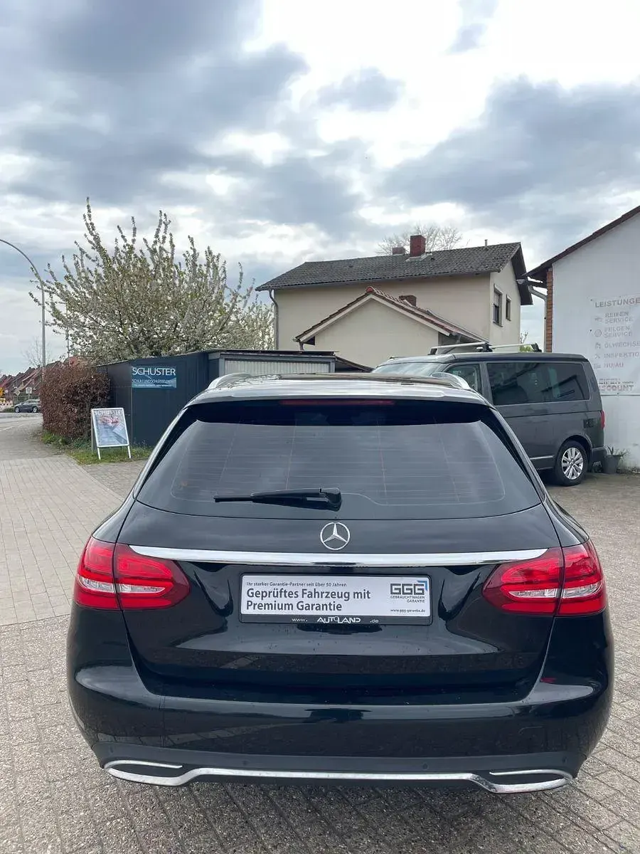 Gebraucht Mercedes C250 Exclusive 204 PS (150 kW) 2015 Schwarz Limousine