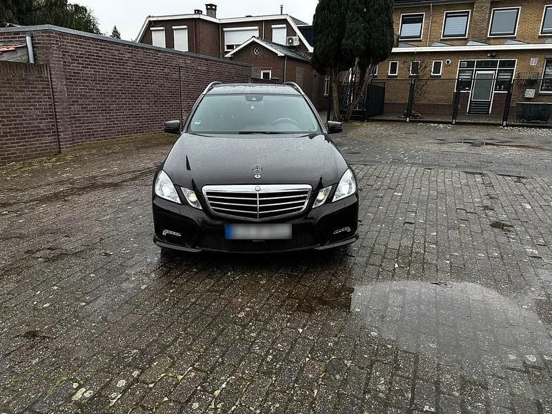 Gebraucht Mercedes E300 204 PS (150 kW) 2010 Braun Kombi