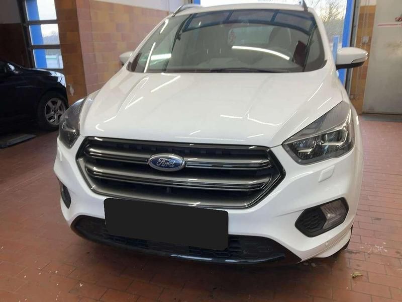 Gebraucht Ford Kuga ST-Line 150 PS (110 kW) 2018 Frostweiß SUV