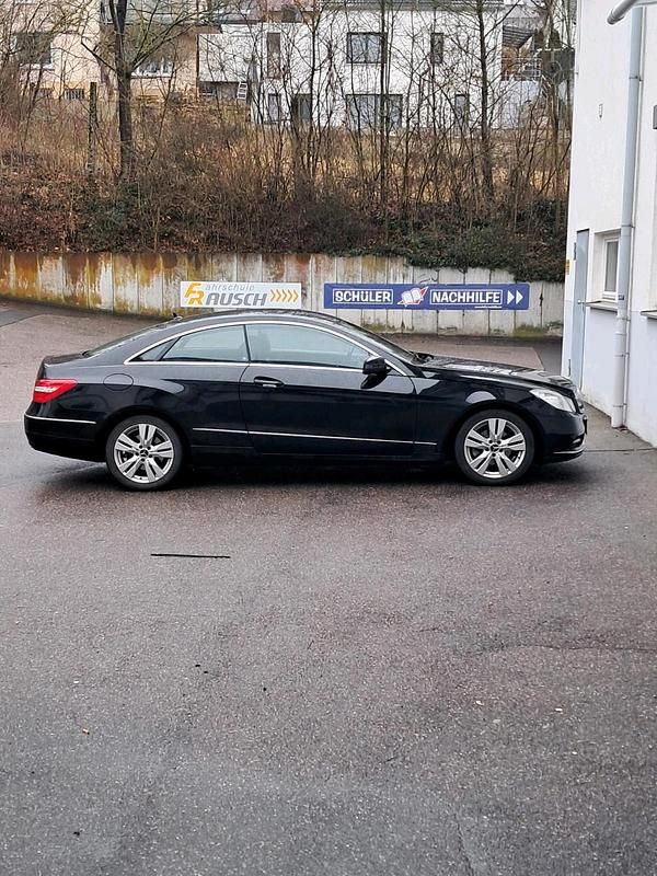 Gebraucht Mercedes E200 Avantgarde 183 PS (134 kW) 2012 Schwarz Coupé