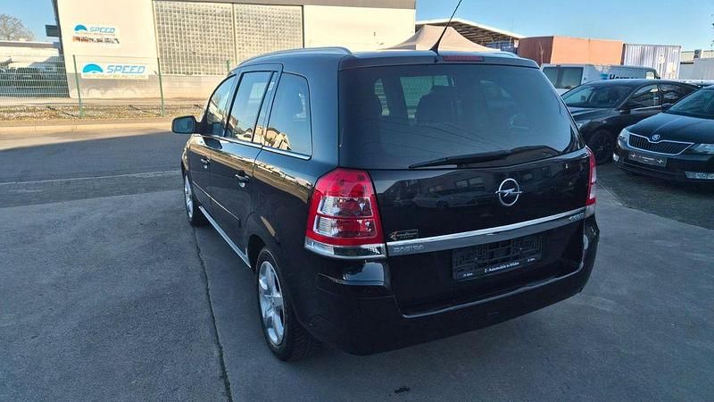 Gebraucht Opel Zafira Edition 116 PS (85 kW) 2011 Schwarz Van / Kleinbus