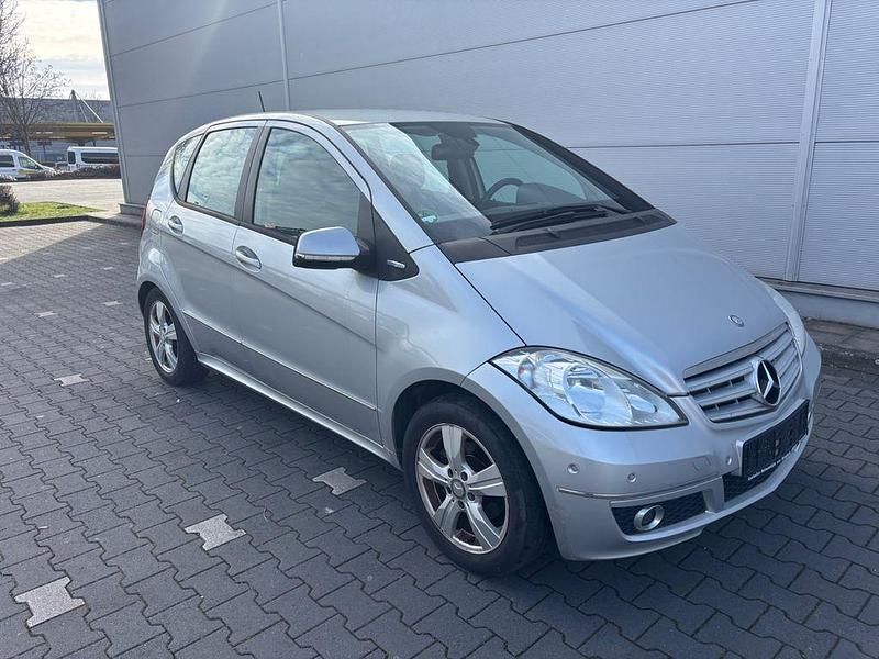 Gebraucht Mercedes A160 Elegance 95 PS (69 kW) 2011 Silber Limousine