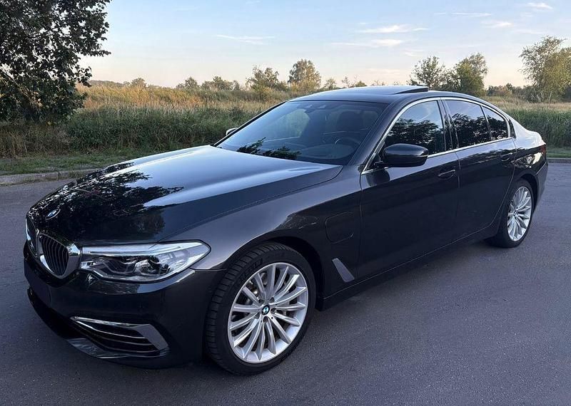 Grau Gebraucht 2020 BMW 530e iPerformance Limousine | 29.800 € (Fairer Preis) - Bild 1/4