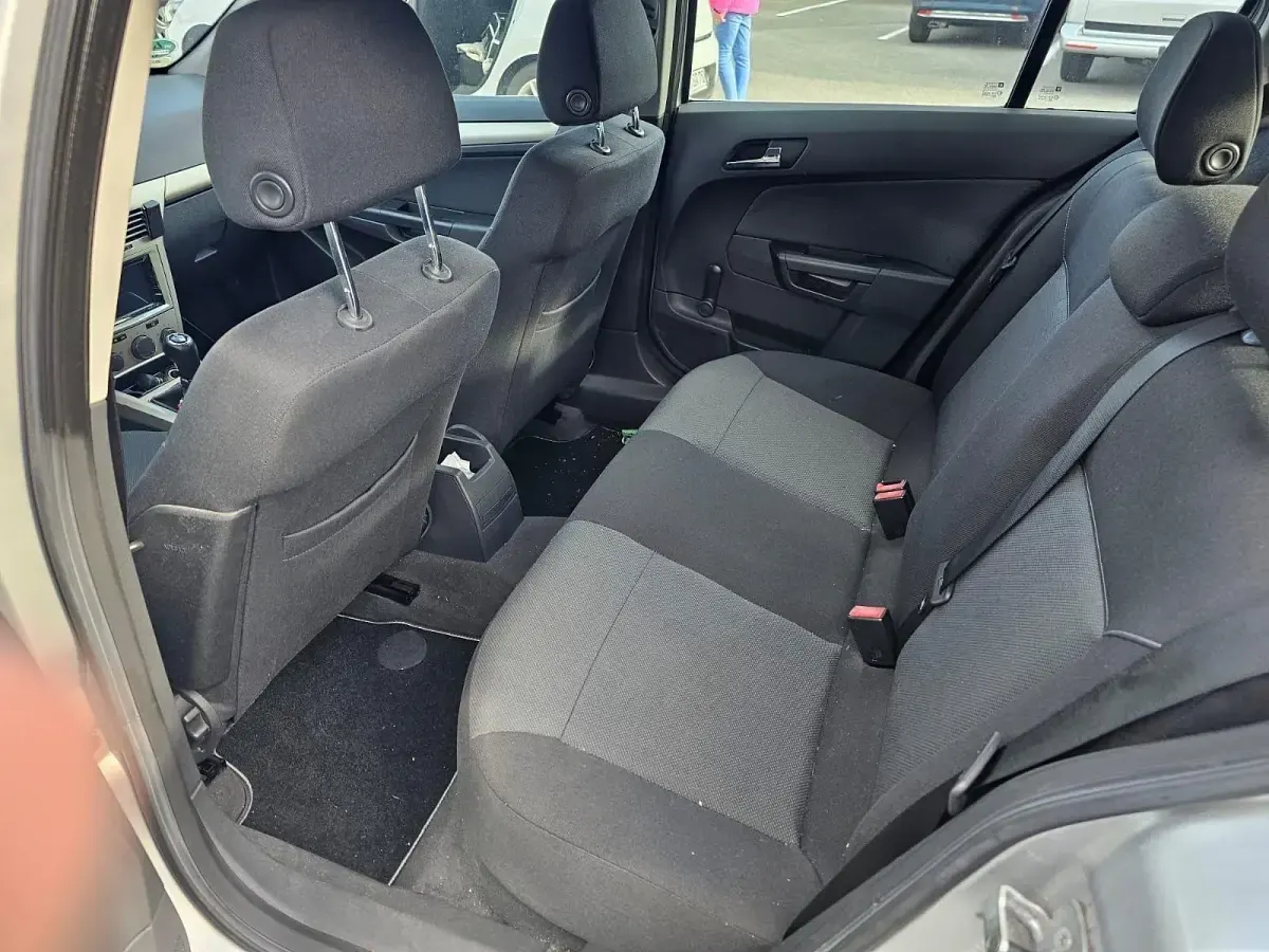 Gebraucht Opel Astra Edition 140 PS (102 kW) 2007 Silber Limousine