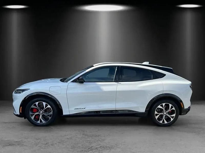 Gebraucht Ford Mustang Mach-E Premium 258 kW (351 PS) 2022 Starweiß SUV