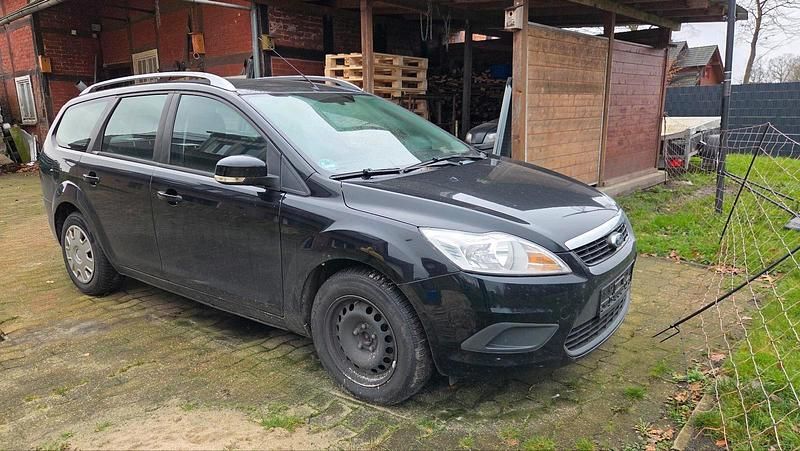 Schwarz Gebraucht 2010 Ford Focus Kombi | 1.900 € (Guter Preis) - Bild 1/4