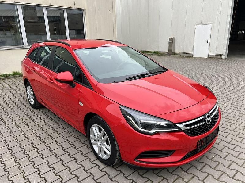 Gebraucht Opel Astra Edition 105 PS (77 kW) 2018 Rot Kombi