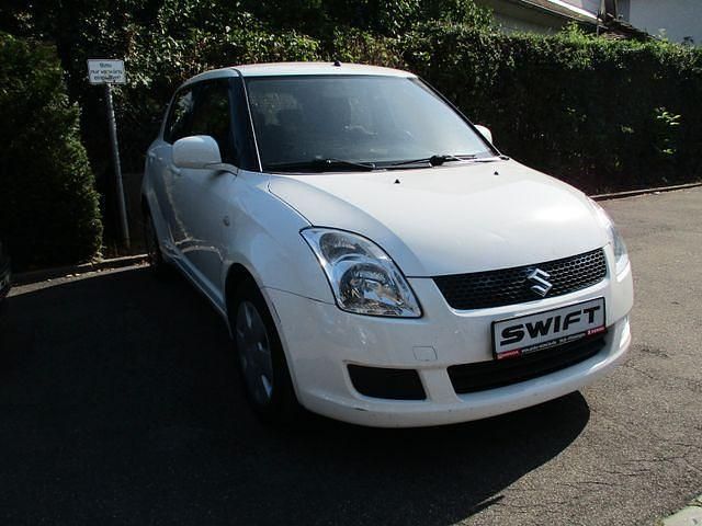 Weiß Gebraucht 2009 Suzuki Swift Club Kleinwagen | 2.750 € (Fairer Preis) - Bild 1/4