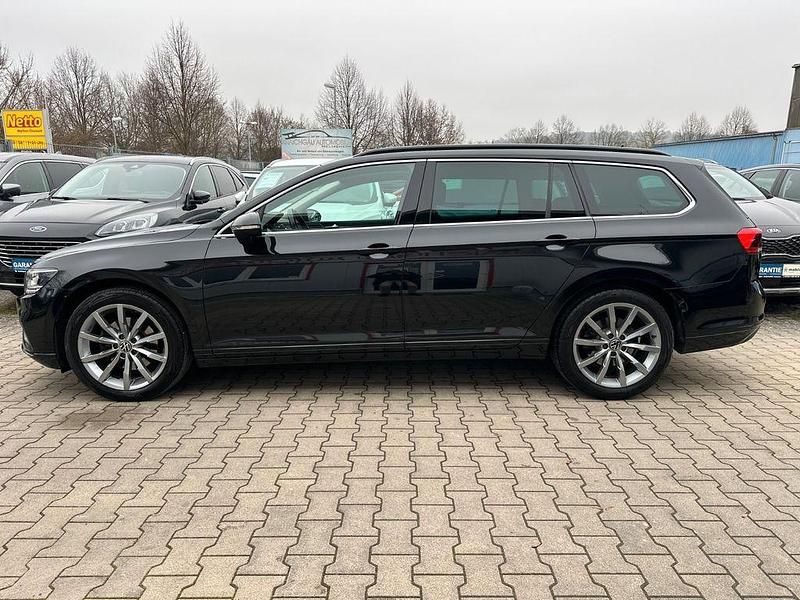 Gebraucht VW Passat 150 PS (110 kW) 2022 Schwarz Limousine