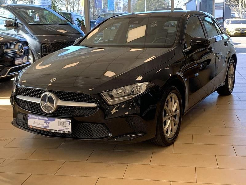 Gebraucht Mercedes A250 160 PS (117 kW) 2021 Schwarz Limousine